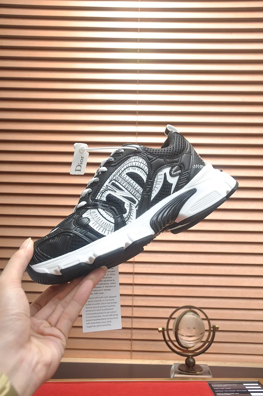 Men's shoes 💰: 640💶 (couples model) Brand: Dior (Dior) Standard code: Women's code 35-40. Men's code 38-44 (45 customized) Grade: Same as the official website Material: Top-quality original cowhide stitching Original wear-resistant and lightweight outsole Style category: Fashionable casual shoes Distinguished luxury brand elements top luxury Color: Actual picture color
